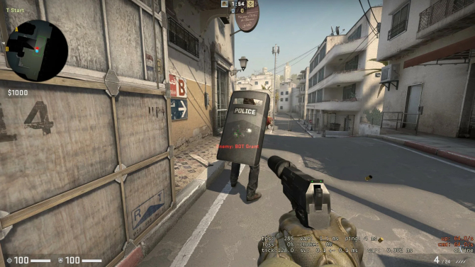 How to use Tactical Shield in CS 1.6